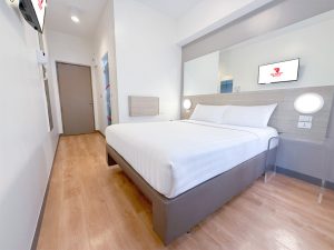 Red Planet Makati Amorsolo Double Room